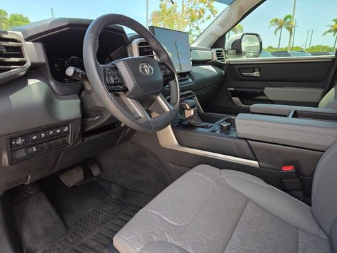 Used 2024 Toyota Tundra Limited AWD/4WD image 28