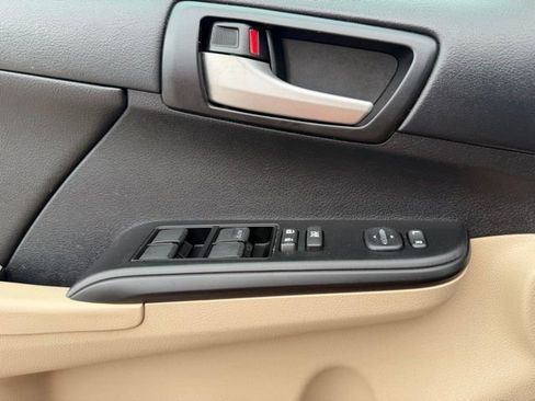Used 2013 Toyota Camry LE image 22