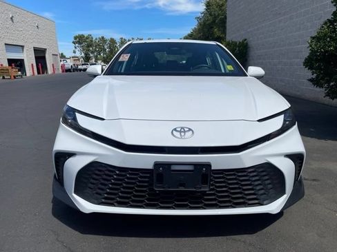 Used 2025 Toyota Camry SE FWD image 2