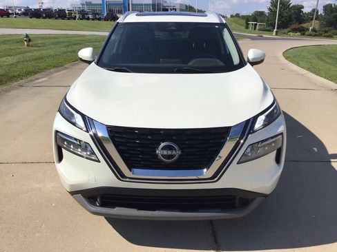 Used 2023 Nissan Rogue SV w/ SV Premium Package AWD/4WD image 2