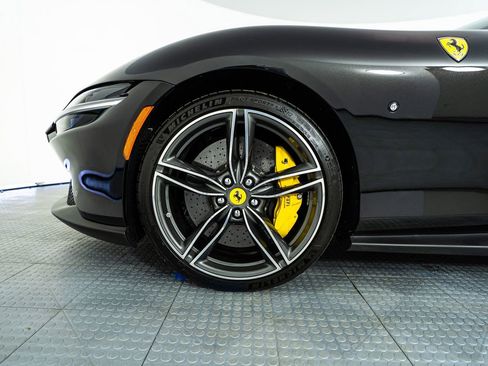 Certified 2025 Ferrari Roma Spider RWD image 7