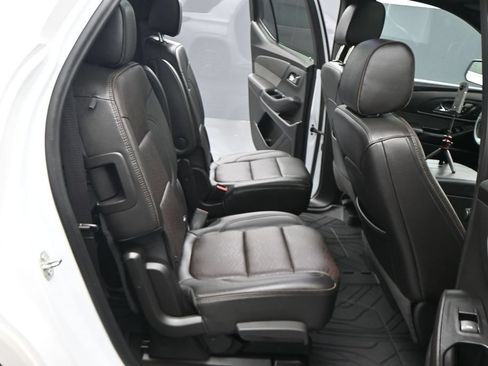 Used 2023 Chevrolet Traverse High Country w/ LPO, Floor Liner Package FWD image 3