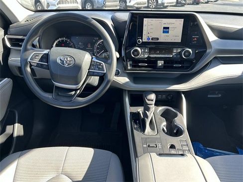 Used 2023 Toyota Highlander L image 15