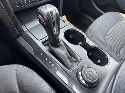 Used 2018 Ford Explorer XLT AWD/4WD image 25
