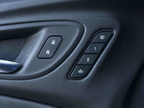Used 2023 Buick Encore GX Essence w/ Experience Buick Package FWD image 39