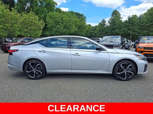 Used 2024 Nissan Altima 2.5 SR FWD image 7
