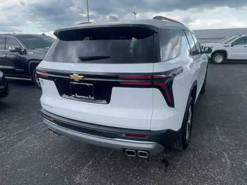 Used 2025 Chevrolet Traverse LT FWD image 9