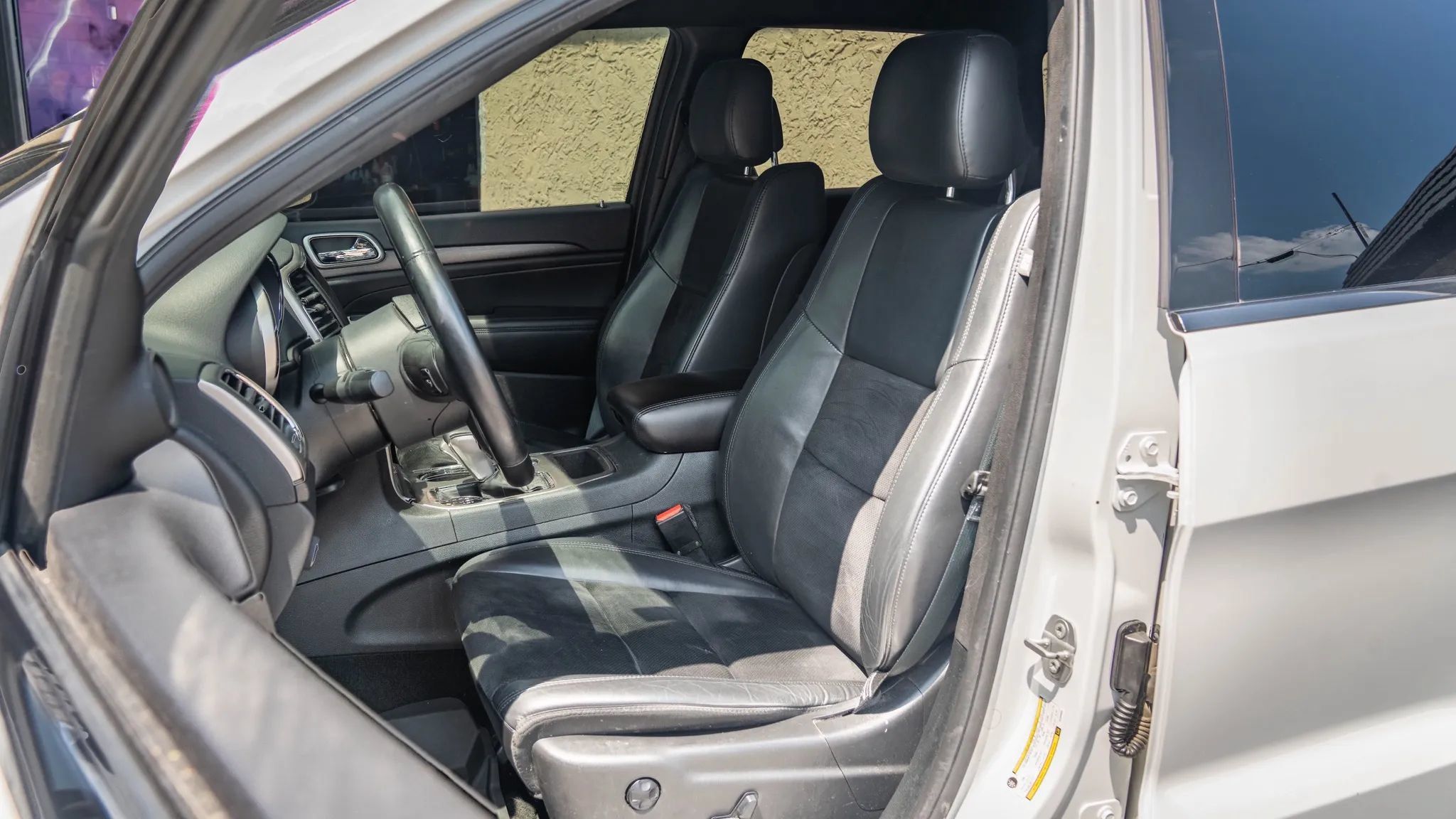 Used 2018 Jeep Grand Cherokee Altitude AWD/4WD image 14