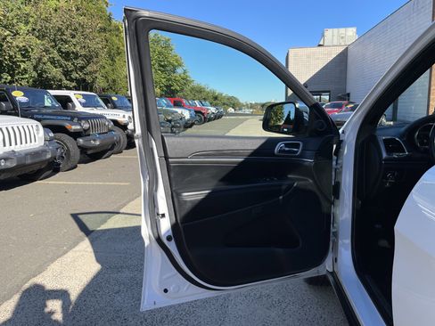 Certified 2021 Jeep Grand Cherokee Limited w/ Luxury Group II image 35