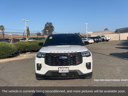 Used 2025 Ford Explorer ST RWD image 2