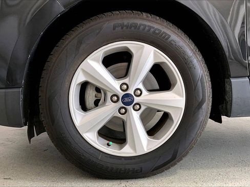 Used 2020 Ford Edge SE image 6