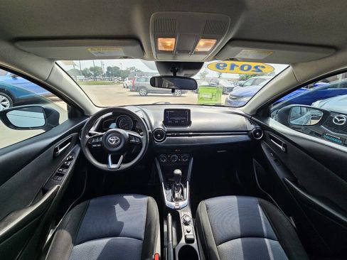 Used 2019 Toyota Yaris LE FWD image 8