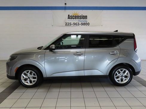 Used 2024 Kia Soul LX w/ Option Group 015 FWD image 3