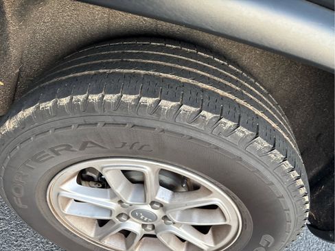 Used 2018 Jeep Grand Cherokee Laredo image 5