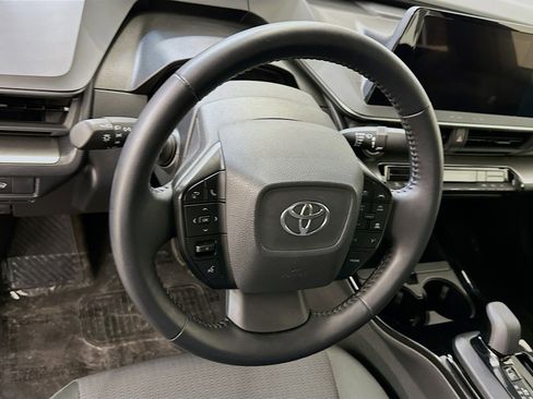 Used 2025 Toyota Prius LE FWD image 18