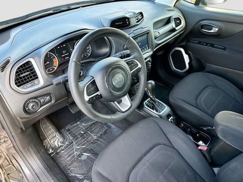 Used 2019 Jeep Renegade Latitude w/ Popular Equipment Group image 9