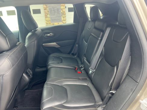 Used 2017 Jeep Cherokee Limited AWD/4WD image 10