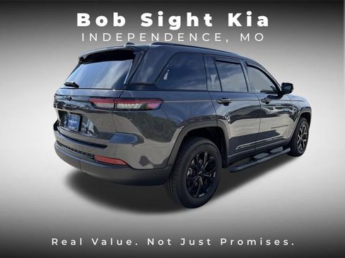 Used 2025 Jeep Grand Cherokee Altitude AWD/4WD image 14