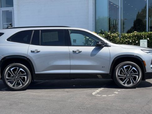 Used 2025 Buick Enclave Sport Touring FWD image 3