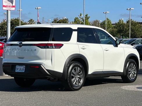 Certified 2024 Nissan Pathfinder S FWD image 4