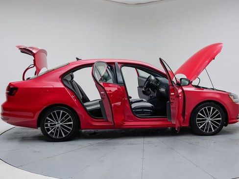 Used 2017 Volkswagen Jetta Sport image 13