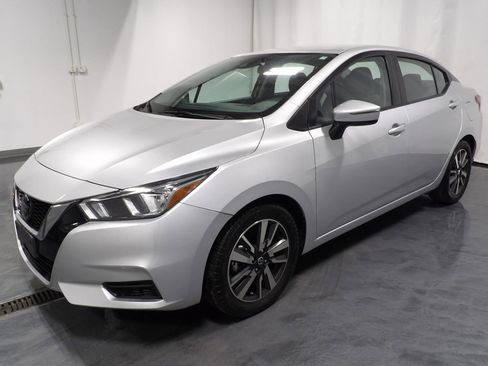 Used 2021 Nissan Versa SV image 3