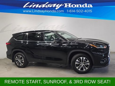 Used 2021 Toyota Highlander XLE AWD/4WD image 3