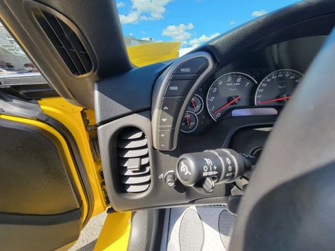Used 2005 Chevrolet Corvette Convertible w/ Preferred Equipment Group image 21