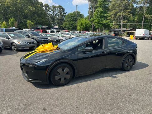 Used 2025 Toyota Prius LE AWD/4WD image 5