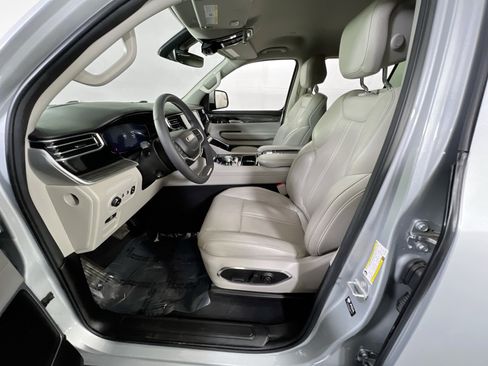 Used 2022 Jeep Wagoneer Series III w/ Flexible Seating Group AWD/4WD image 21