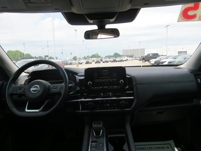 Used 2025 Nissan Pathfinder SV AWD/4WD image 16