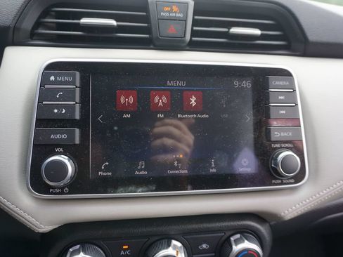 Used 2020 Nissan Versa SV FWD image 10