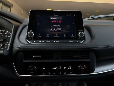 Used 2025 Nissan Rogue SV FWD image 27