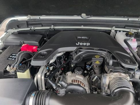 Used 2018 Jeep Wrangler Unlimited Sport S AWD/4WD image 45
