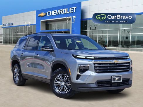 Certified 2026 Chevrolet Traverse LT w/ Driver Confidence Package FWD image 1