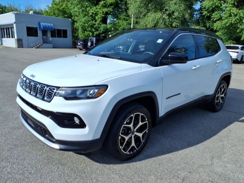 Used 2025 Jeep Compass Limited AWD/4WD image 8