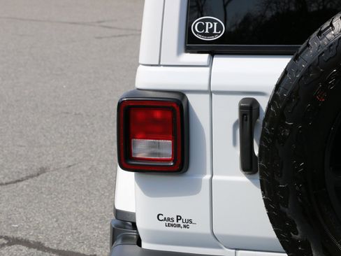 Used 2023 Jeep Wrangler Unlimited Sahara image 5