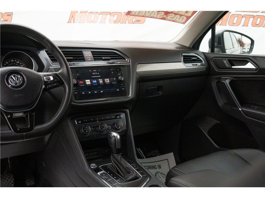 Used 2020 Volkswagen Tiguan SE w/ Panoramic Sunroof Package FWD image 35