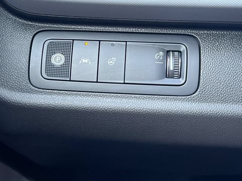 Used 2027 Chevrolet Bolt LT w/ Comfort Package FWD image 33