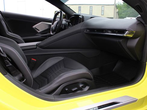 Used 2022 Chevrolet Corvette Stingray Preferred Cpe w/ Z51 Performance Package RWD image 44