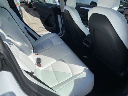 Used 2022 Tesla Model 3 Standard Range image 16