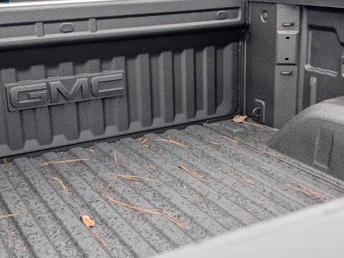 Used 2026 GMC Sierra 1500 SLE w/ X31 Off-Road Package AWD/4WD image 10