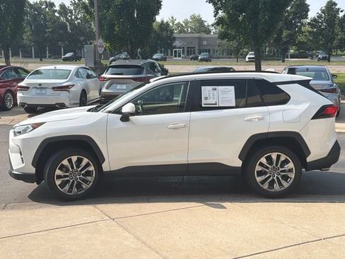 Used 2020 Toyota RAV4 XLE Premium AWD/4WD image 4