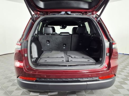 Used 2025 Jeep Grand Cherokee Altitude RWD image 8