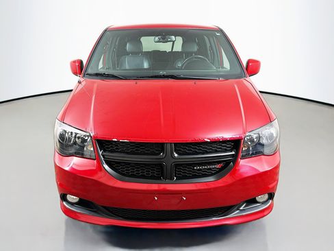 Used 2016 Dodge Grand Caravan SXT image 2