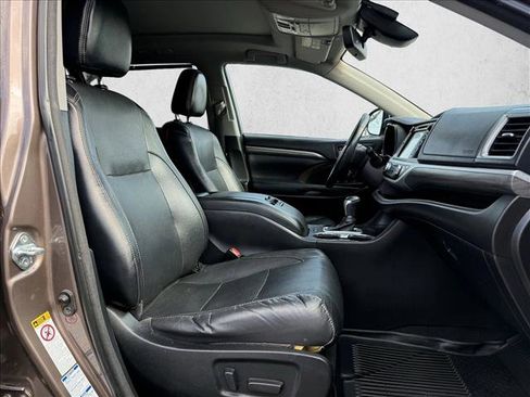 Used 2018 Toyota Highlander Limited Platinum w/ Carpet Mat Package (TMS) image 22