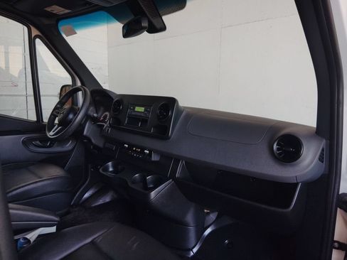 Used 2023 Mercedes-Benz Sprinter 2500 image 10