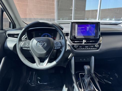 Used 2023 Toyota Corolla Cross XLE image 16