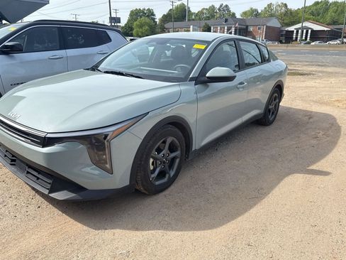 Used 2025 Kia K4 LXS image 4