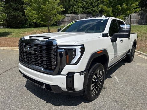 Used 2024 GMC Sierra 2500 Denali Ultimate AWD/4WD image 3